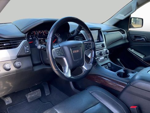 Used 2019 GMC Yukon XL SLT w/ Open Road Package AWD/4WD image 18