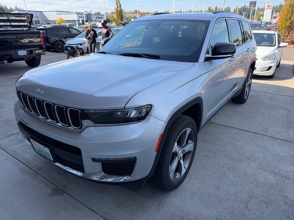 Used 2024 Jeep Grand Cherokee L Limited AWD/4WD image 2