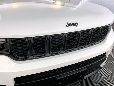 Used 2025 Jeep Grand Cherokee L Limited w/ Black Appearance Package AWD/4WD image 32