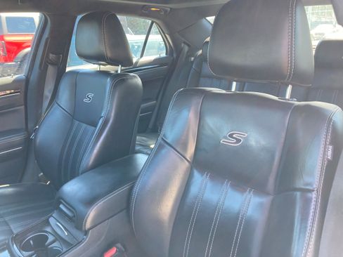 Used 2018 Chrysler 300 S image 7