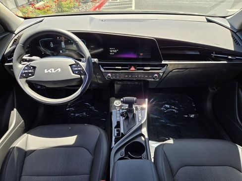 Used 2025 Kia Niro EX FWD image 13