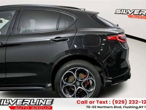 Used 2023 Alfa Romeo Stelvio Veloce AWD/4WD image 3