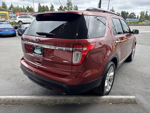 Used 2014 Ford Explorer XLT w/ Equipment Group 202A AWD/4WD image 8