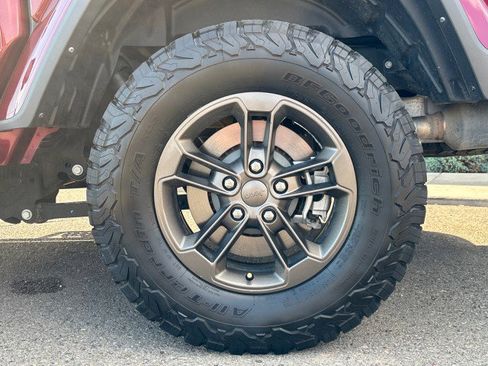 Used 2021 Jeep Gladiator Sport image 34