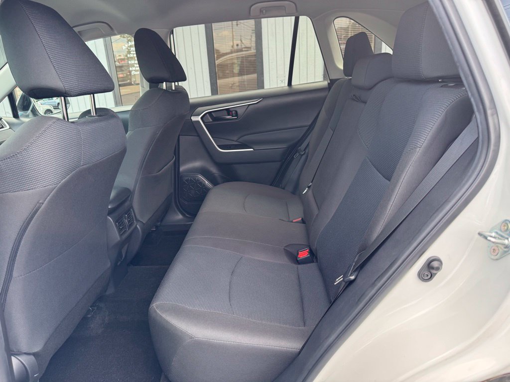 Used 2023 Toyota RAV4 LE AWD/4WD image 17