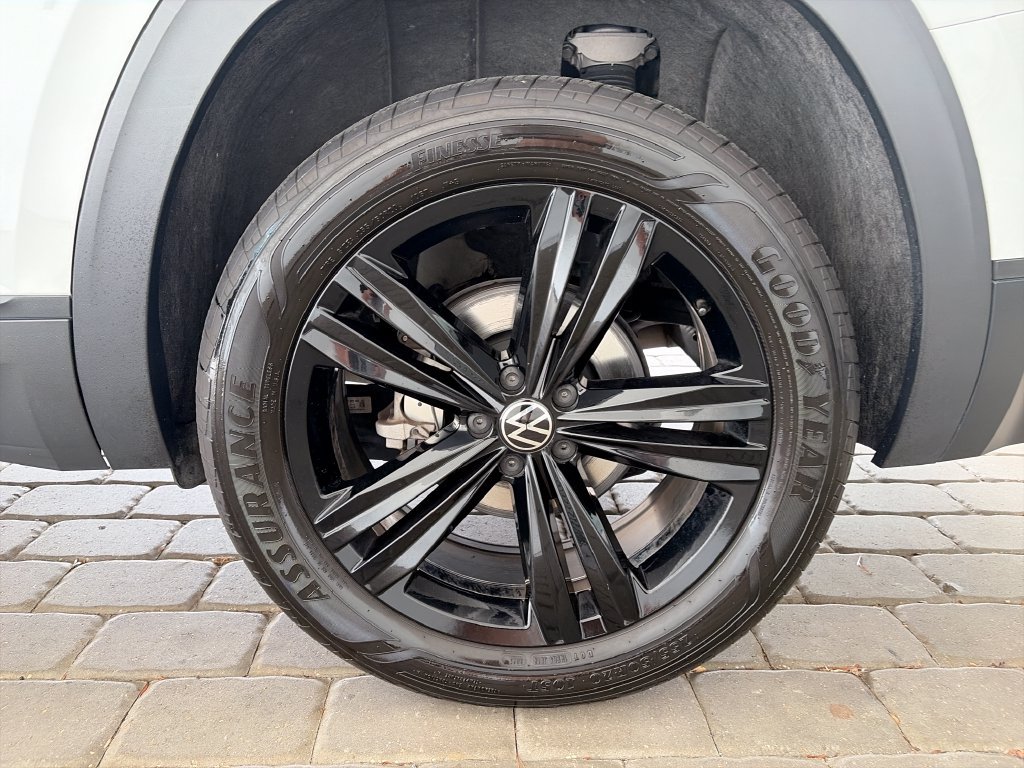 Certified 2023 Volkswagen Atlas SE w/ Black Wheel Package FWD image 40