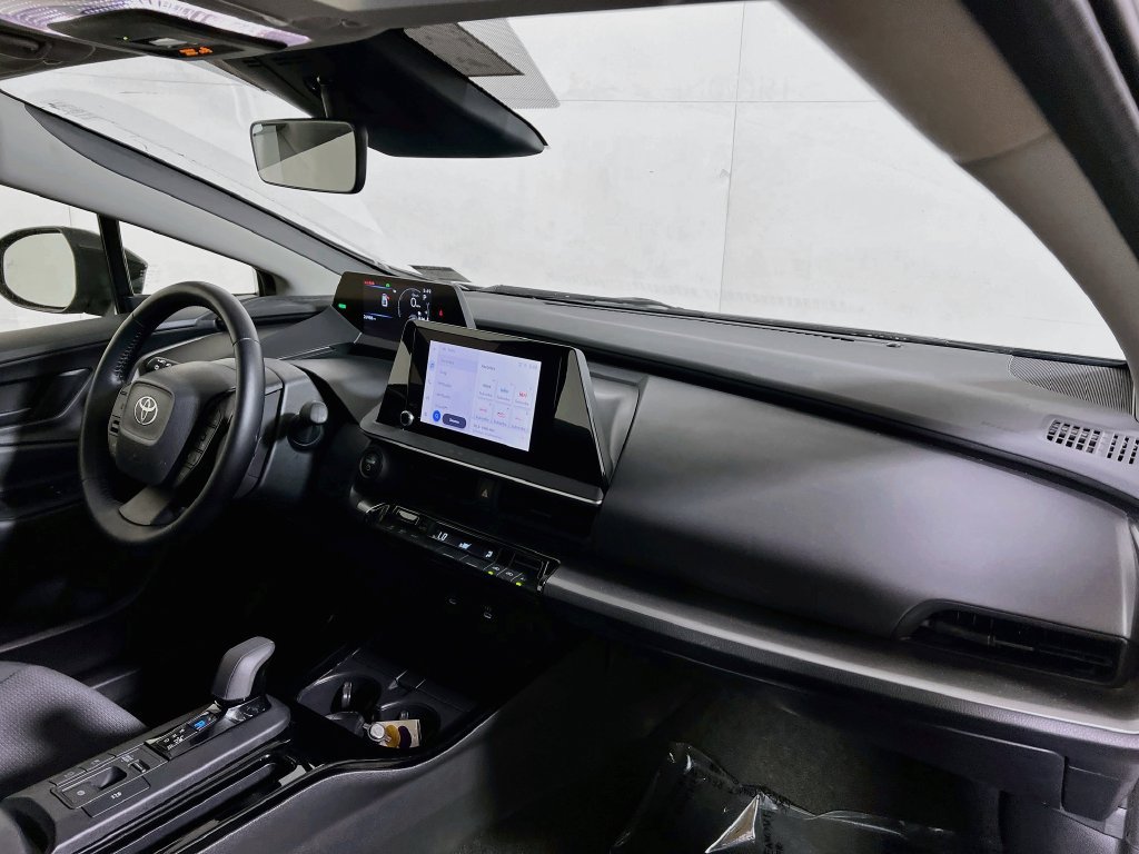 Certified 2025 Toyota Prius LE FWD image 25