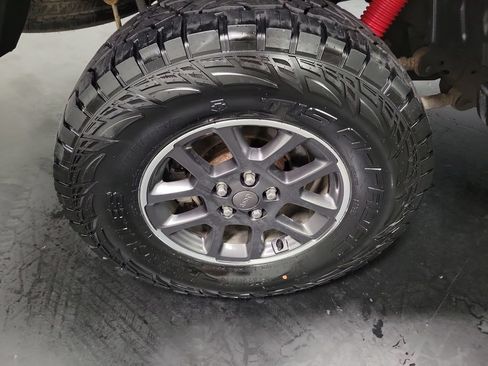 Used 2020 Jeep Gladiator Overland AWD/4WD image 12