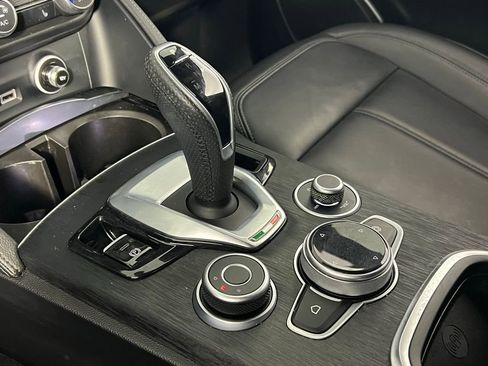Used 2022 Alfa Romeo Stelvio Sprint image 15