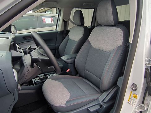 Used 2023 Ford Maverick XLT image 11