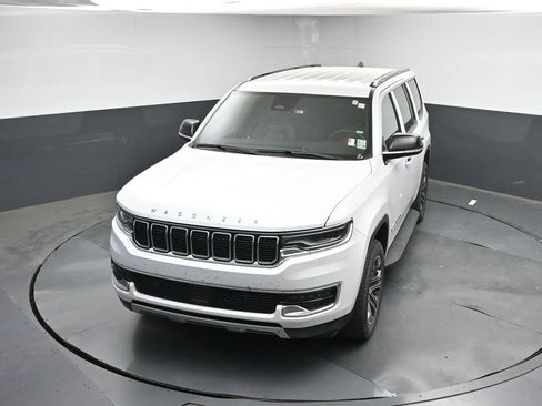 Used 2024 Jeep Wagoneer Series II w/ Flexible Seating Group image 17