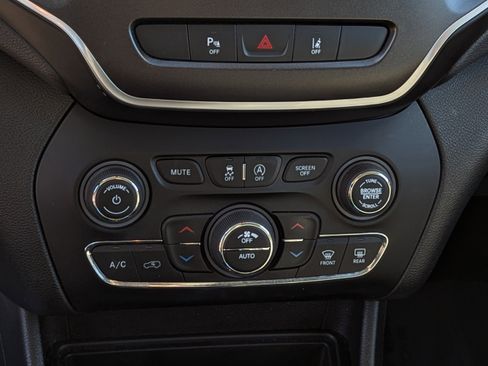 Used 2021 Jeep Cherokee Trailhawk w/ Premium Leather Package image 23