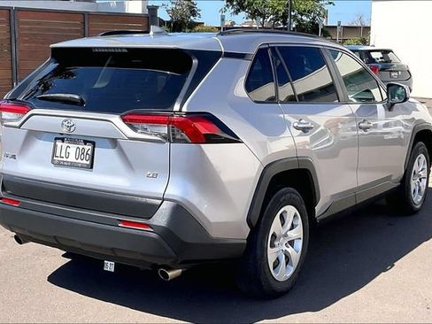 Used 2020 Toyota RAV4 LE FWD image 11