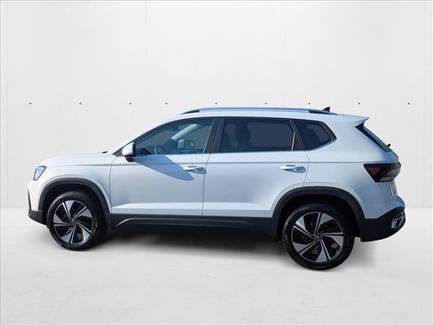 New 2025 Volkswagen Taos SE image 8
