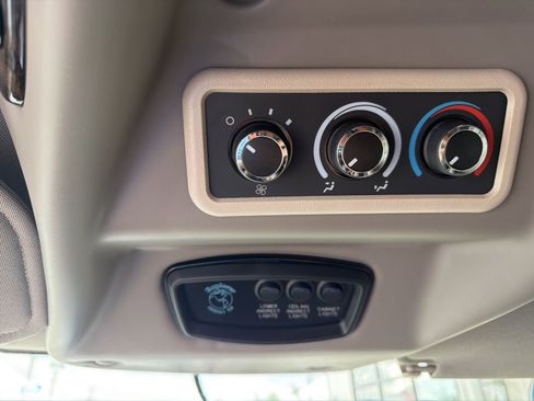 Used 2022 Chevrolet Express 2500 w/ Enhanced Convenience Package RWD image 16