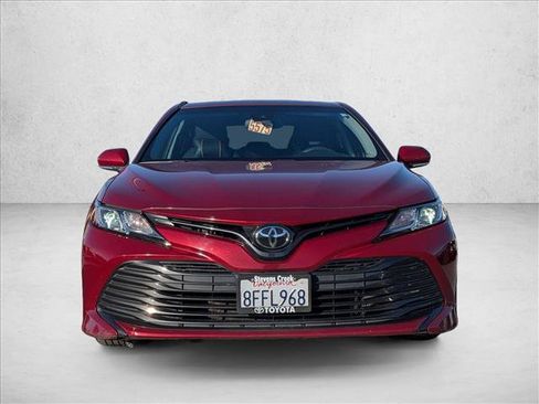 Used 2018 Toyota Camry LE image 2