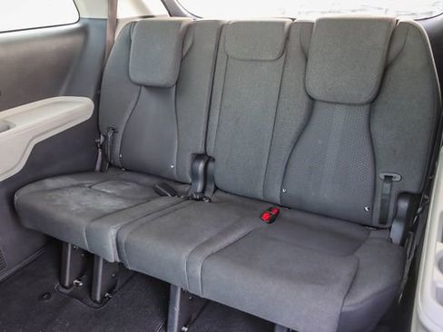 Used 2022 Kia Carnival LX image 20