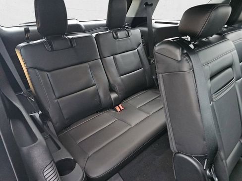 Used 2022 Ford Explorer XLT w/ Equipment Group 202A image 12