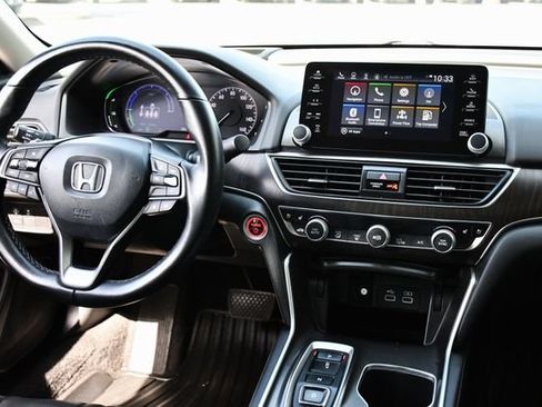 Used 2022 Honda Accord Touring image 2