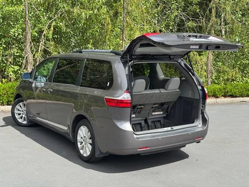 Used 2015 Toyota Sienna XLE w/ XLE Navigation Package AWD/4WD image 34