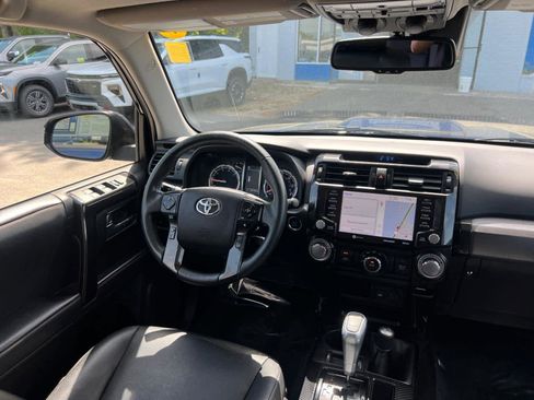 Used 2021 Toyota 4Runner TRD Off-Road Premium w/ Moonroof Package AWD/4WD image 35