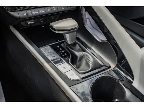 Used 2024 Hyundai Elantra Limited FWD image 18