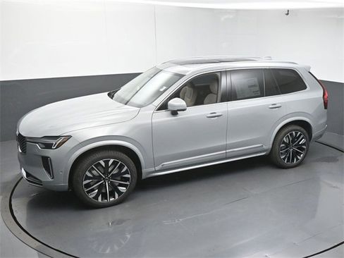 Used 2026 Volvo XC90 B6 Plus w/ Protection Package Premier image 37