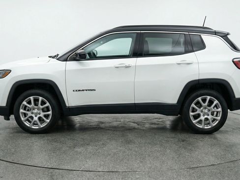 Used 2025 Jeep Compass Limited image 5