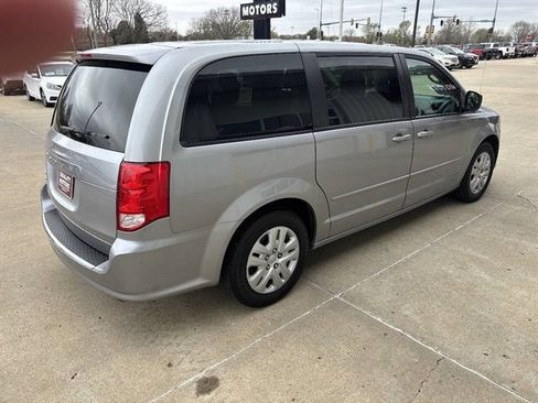 Used 2017 Dodge Grand Caravan SE w/ Power Window Group FWD image 12