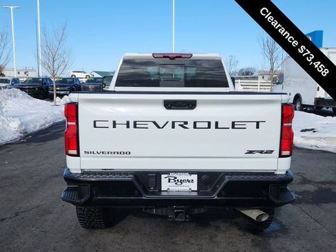 Used 2025 Chevrolet Silverado 2500 ZR2 w/ Technology Package image 7