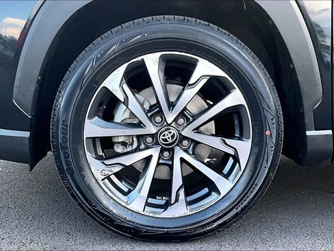 Used 2024 Toyota Corolla Cross XLE w/ Convenience Package AWD/4WD image 9