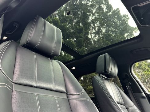 Used 2018 Land Rover Range Rover Velar R-Dynamic HSE image 25