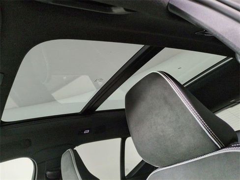 Used 2023 Volvo XC40 B5 Plus image 30