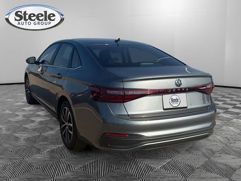 New 2025 Volkswagen Jetta SE image 3