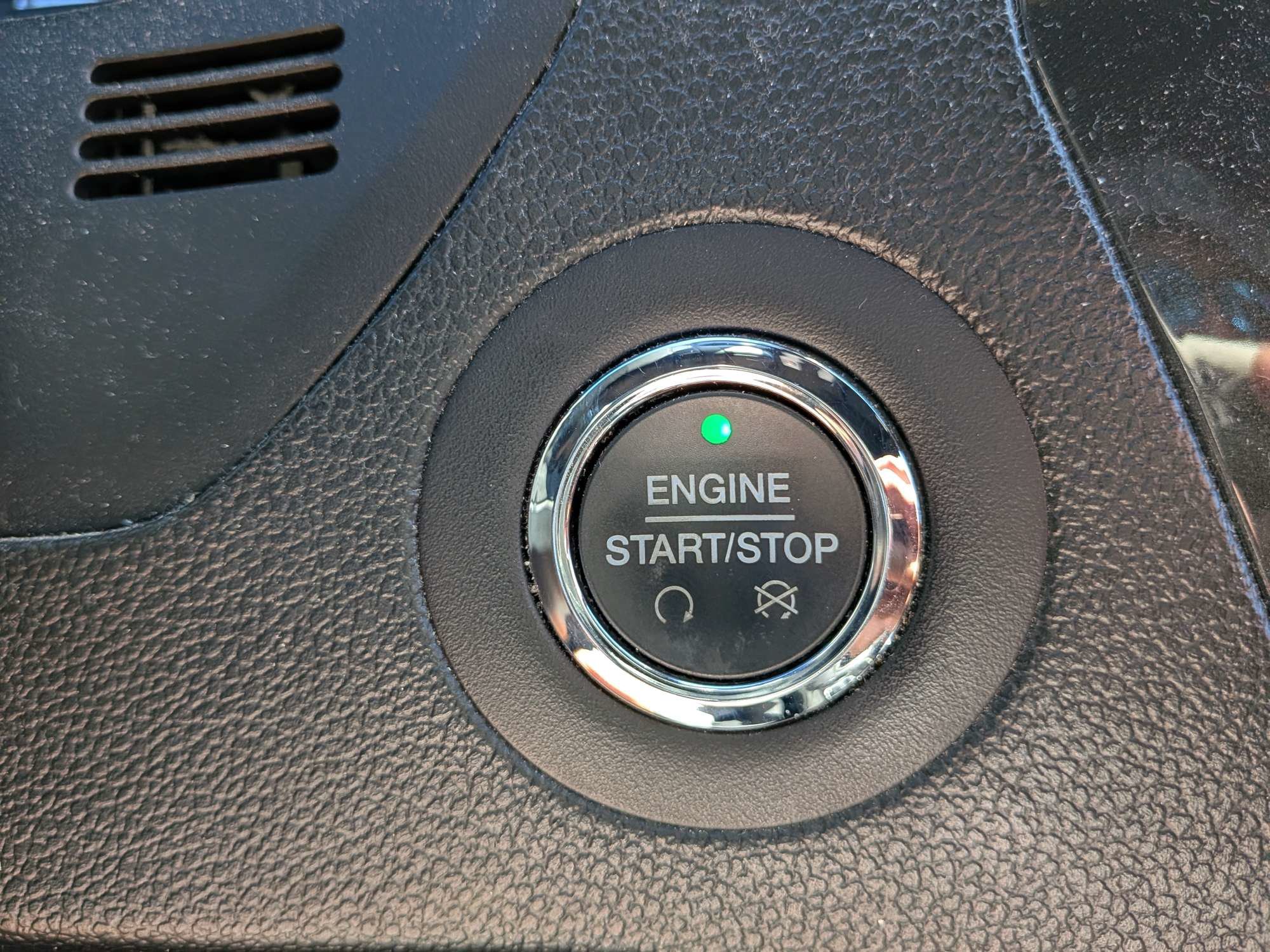 Used 2019 Ford Explorer XLT w/ Equipment Group 201A FWD image 15
