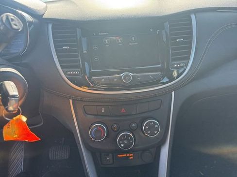 Used 2018 Chevrolet Trax LS AWD/4WD image 12