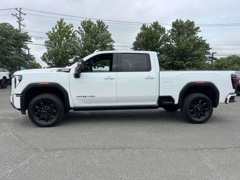 Used 2024 GMC Sierra 2500 AT4 w/ AT4 Premium Plus Package AWD/4WD image 3