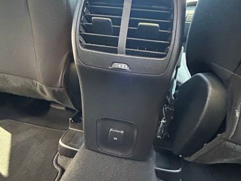 Used 2020 Ford Escape SE image 20