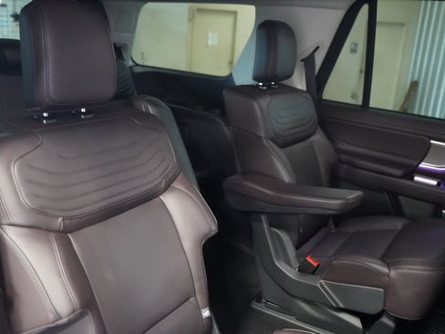 New 2025 Ford Expedition Platinum w/ Platinum Ultimate Package AWD/4WD image 24