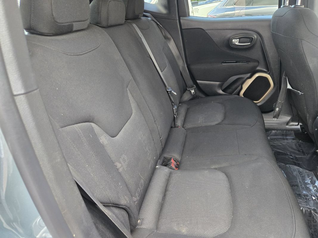 Used 2017 Jeep Renegade Latitude w/ Cold Weather Group AWD/4WD image 24