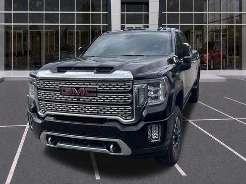 Used 2021 GMC Sierra 2500 Denali w/ Denali Black Diamond Edition AWD/4WD image 3