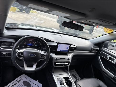 Used 2022 Ford Explorer XLT w/ Equipment Group 202A image 13