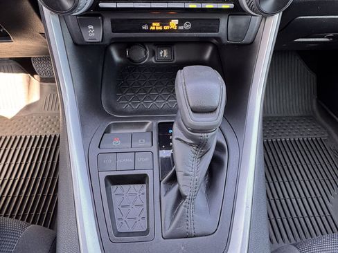 Used 2023 Toyota RAV4 LE image 12