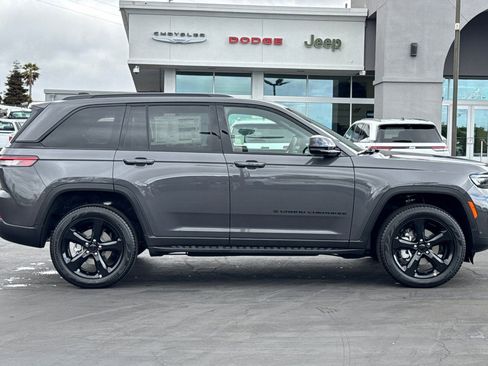 New 2025 Jeep Grand Cherokee Limited w/ Luxury Tech Group II image 3