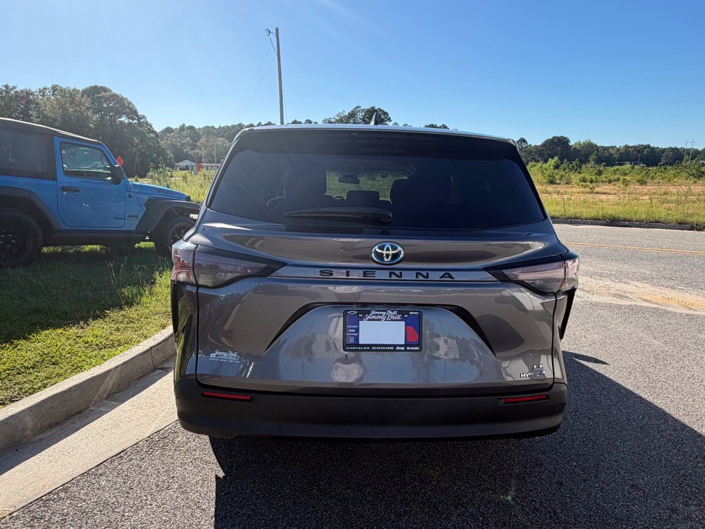 Used 2023 Toyota Sienna LE FWD image 17