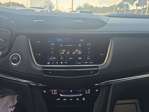 Certified 2023 Cadillac XT6 Luxury image 8