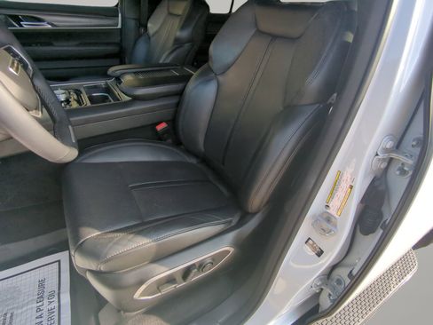 Used 2023 Jeep Wagoneer L Series III w/ Preferred Equipment Group image 49