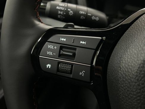 Used 2025 Honda Pilot TrailSport image 13