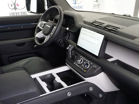 Used 2025 Land Rover Defender 110 S image 19
