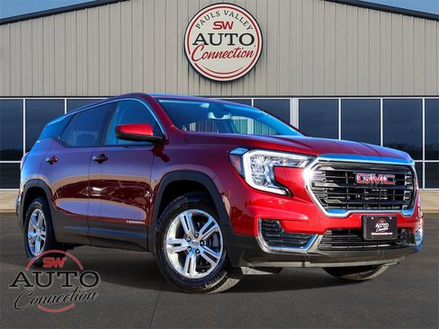 Used 2024 GMC Terrain SLE image 1